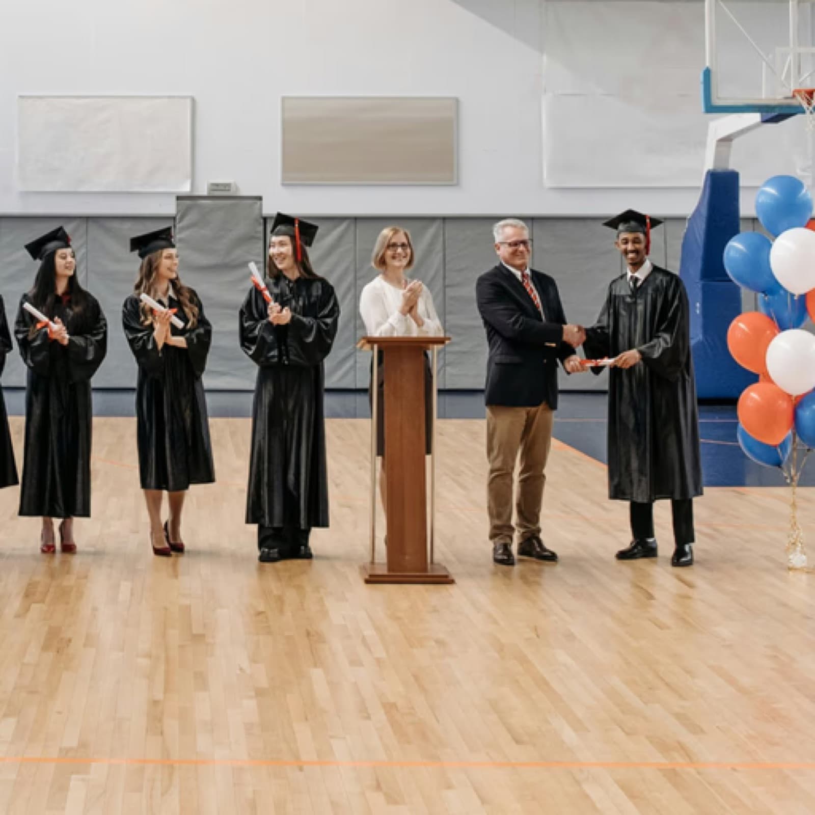 New scholarship program: full funding for 50 students